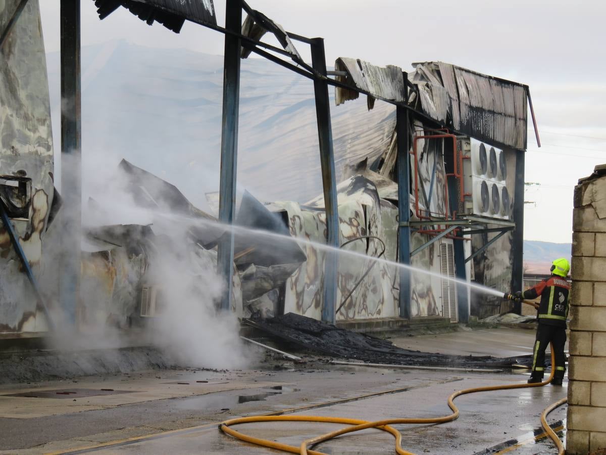 El fuego ha calcinado la nave anexa a la empresa