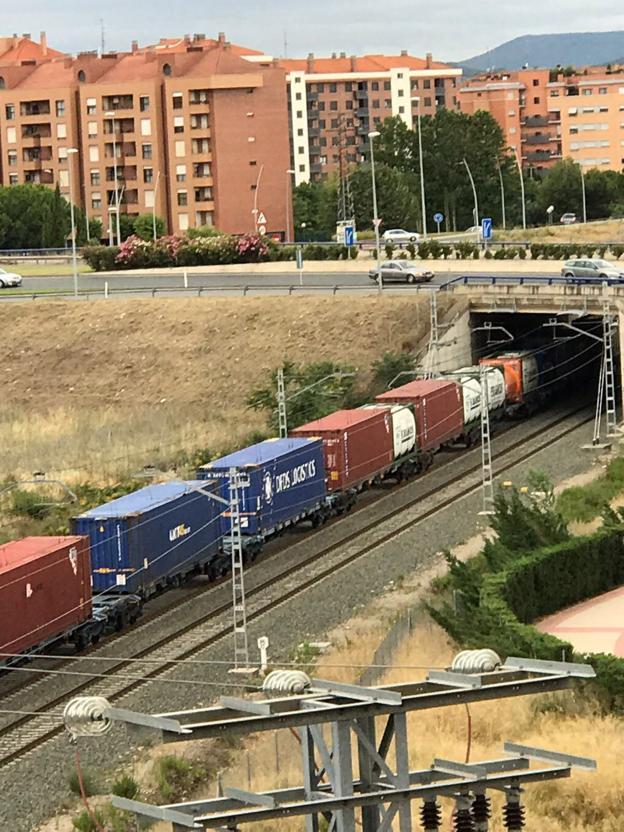 Una de las 'paradas' captadas por los vecinos de Los Lirios.