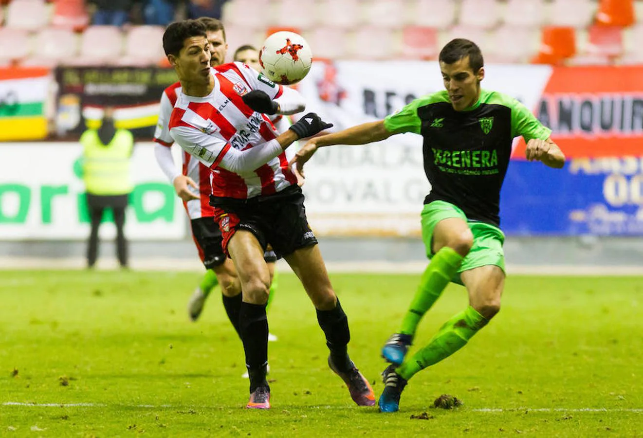 La UDL consiguió una goleada (5-2) sobre el Izarra, en un partido en el que el equipo riojano logró su máxima eficacia a pesar de que el fútbol no brilló