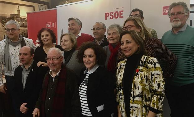 Imagen de grupo de amigos y afiliados del PSOE.