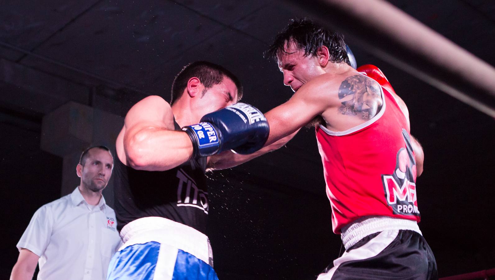 Este sábado se celebró una velada de Boxeo con varios combates para recaudar fondos para la lucha contra el cáncer