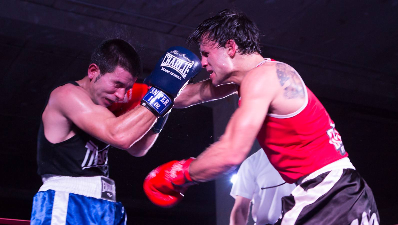 Este sábado se celebró una velada de Boxeo con varios combates para recaudar fondos para la lucha contra el cáncer