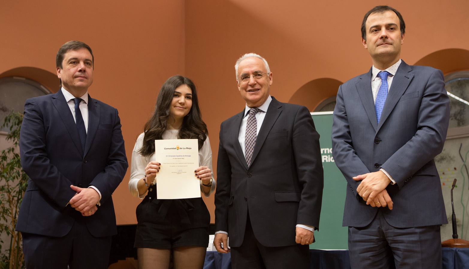 Un total de 57 alumnos y 15 coordinadores y profesores delegados de La Rioja han sido reconocidos hoy como destacados por su "de excelencia académica"