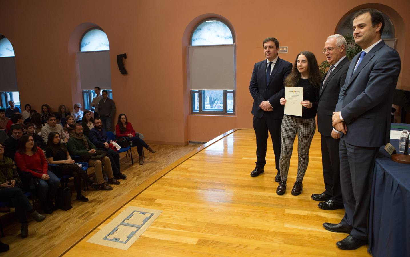 Un total de 57 alumnos y 15 coordinadores y profesores delegados de La Rioja han sido reconocidos hoy como destacados por su "de excelencia académica"