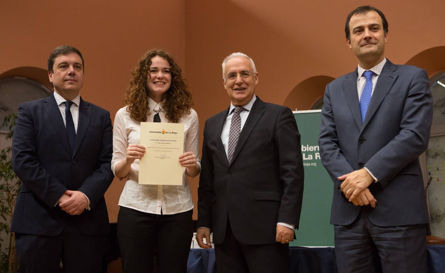 Un total de 57 alumnos y 15 coordinadores y profesores delegados de La Rioja han sido reconocidos hoy como destacados por su "de excelencia académica"