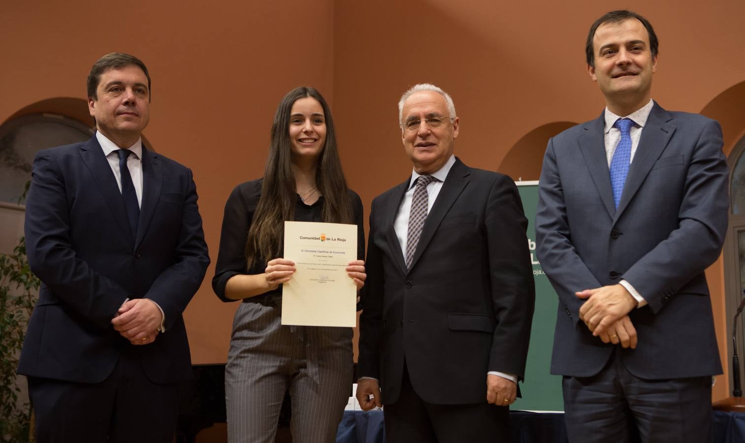 Un total de 57 alumnos y 15 coordinadores y profesores delegados de La Rioja han sido reconocidos hoy como destacados por su "de excelencia académica"