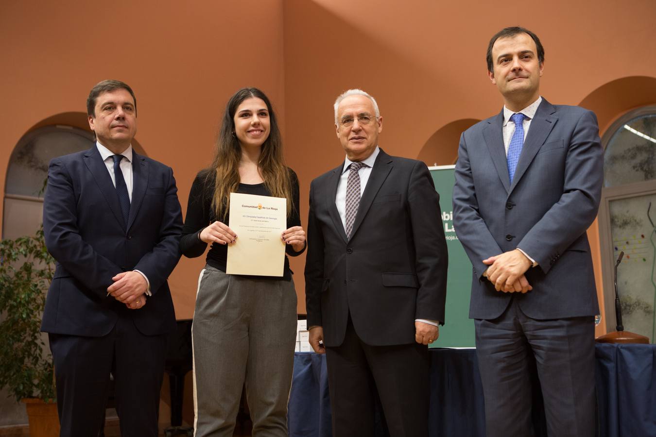 Un total de 57 alumnos y 15 coordinadores y profesores delegados de La Rioja han sido reconocidos hoy como destacados por su "de excelencia académica"