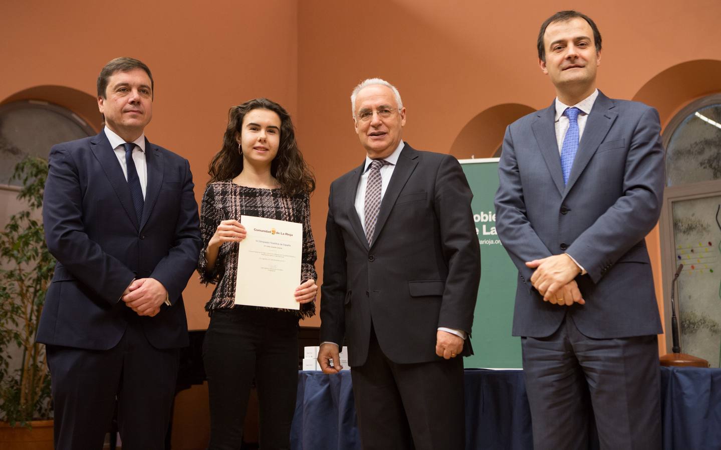 Un total de 57 alumnos y 15 coordinadores y profesores delegados de La Rioja han sido reconocidos hoy como destacados por su "de excelencia académica"