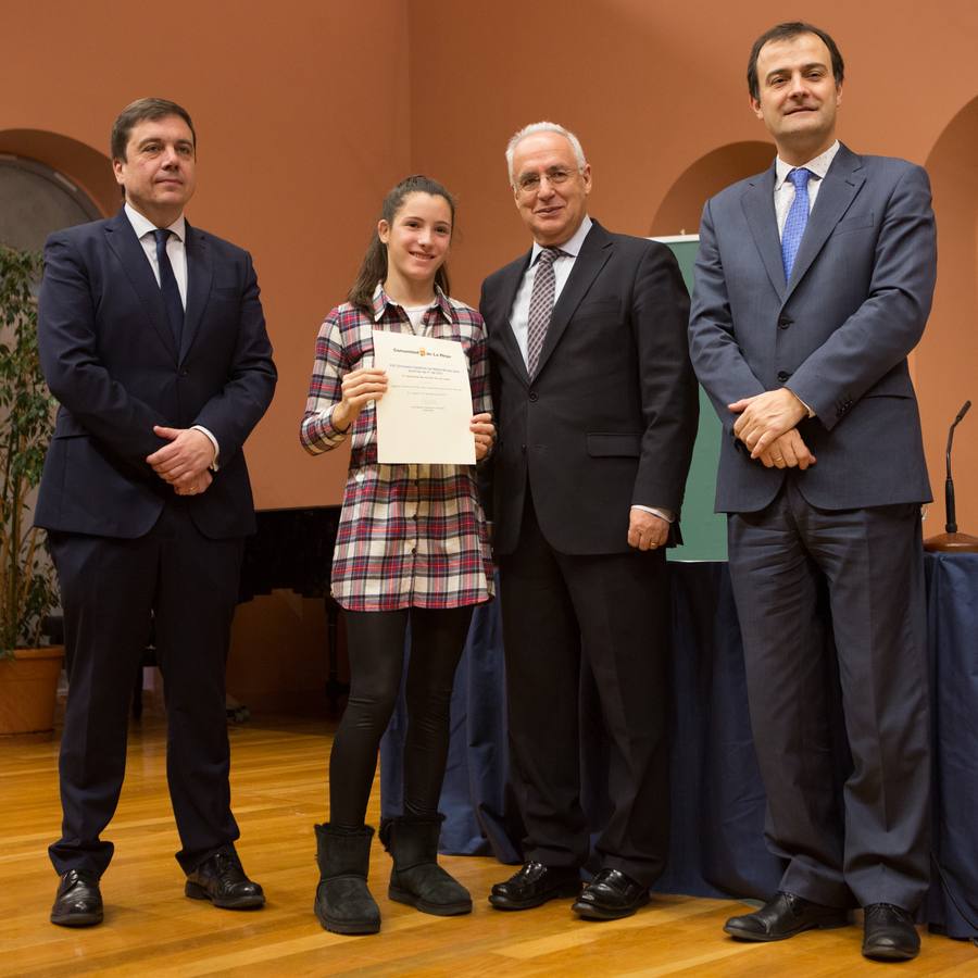 Un total de 57 alumnos y 15 coordinadores y profesores delegados de La Rioja han sido reconocidos hoy como destacados por su "de excelencia académica"