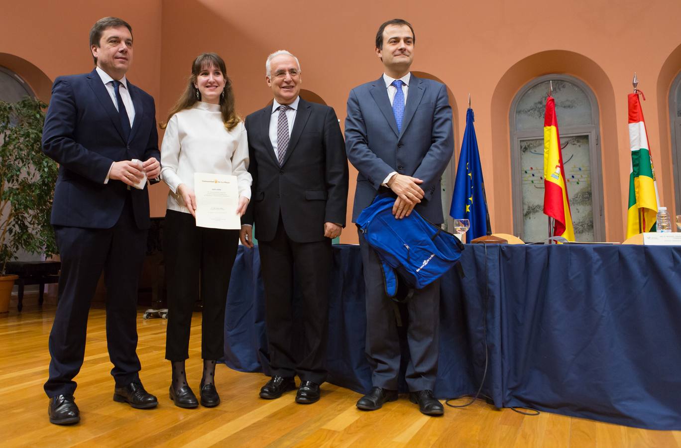 Un total de 57 alumnos y 15 coordinadores y profesores delegados de La Rioja han sido reconocidos hoy como destacados por su "de excelencia académica"