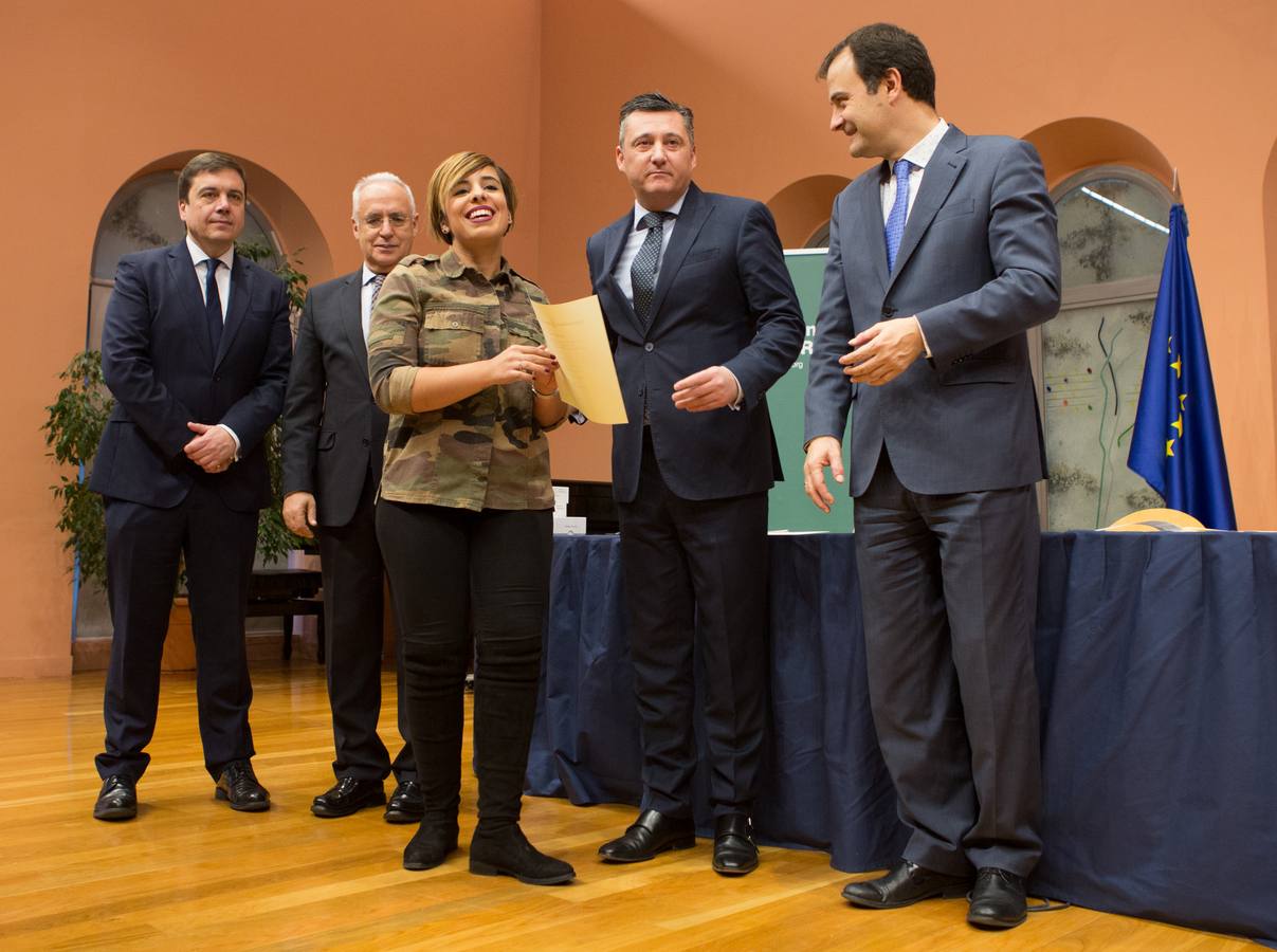 Un total de 57 alumnos y 15 coordinadores y profesores delegados de La Rioja han sido reconocidos hoy como destacados por su "de excelencia académica"