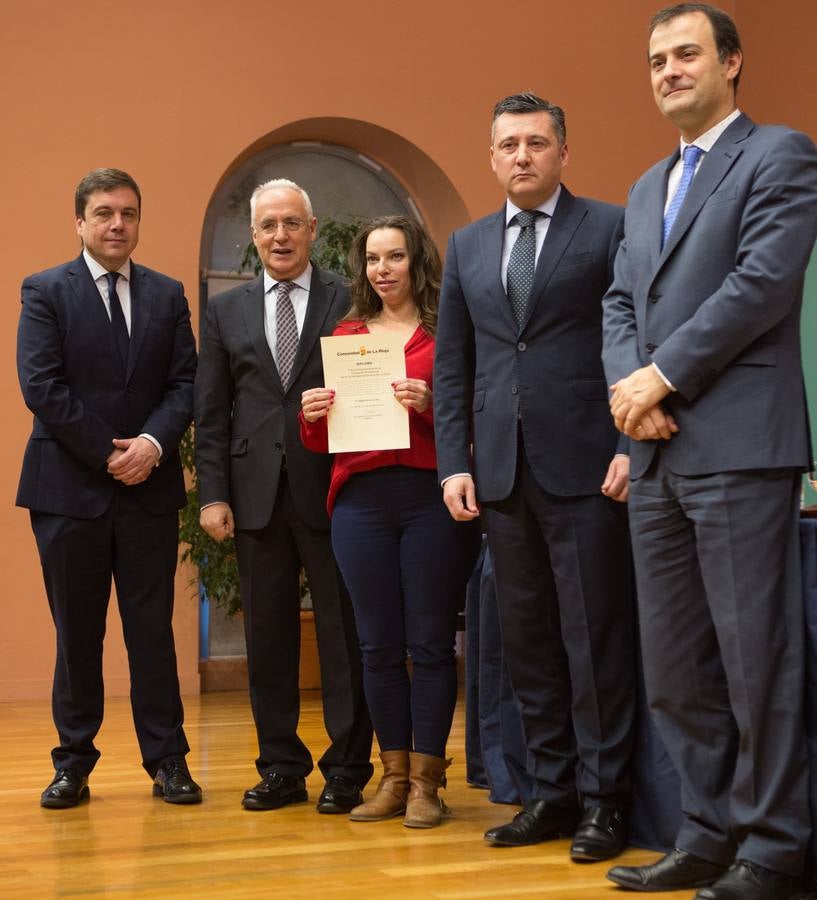 Un total de 57 alumnos y 15 coordinadores y profesores delegados de La Rioja han sido reconocidos hoy como destacados por su "de excelencia académica"