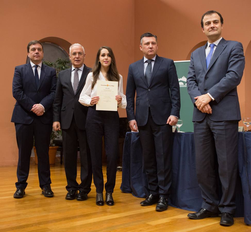 Un total de 57 alumnos y 15 coordinadores y profesores delegados de La Rioja han sido reconocidos hoy como destacados por su "de excelencia académica"