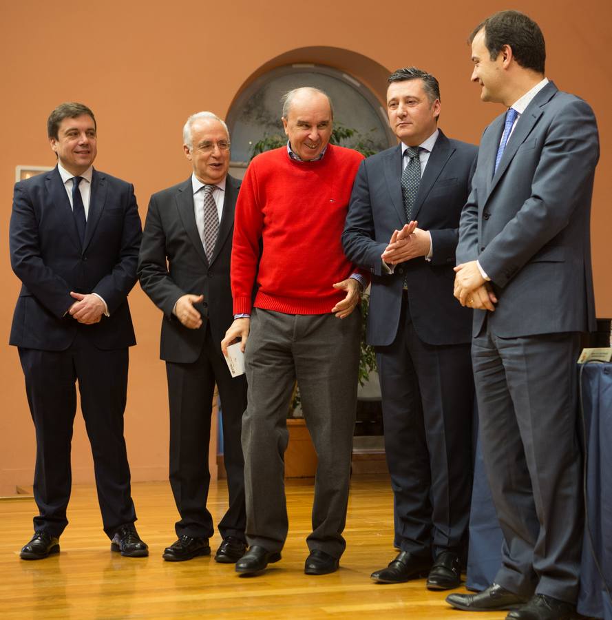 Un total de 57 alumnos y 15 coordinadores y profesores delegados de La Rioja han sido reconocidos hoy como destacados por su "de excelencia académica"