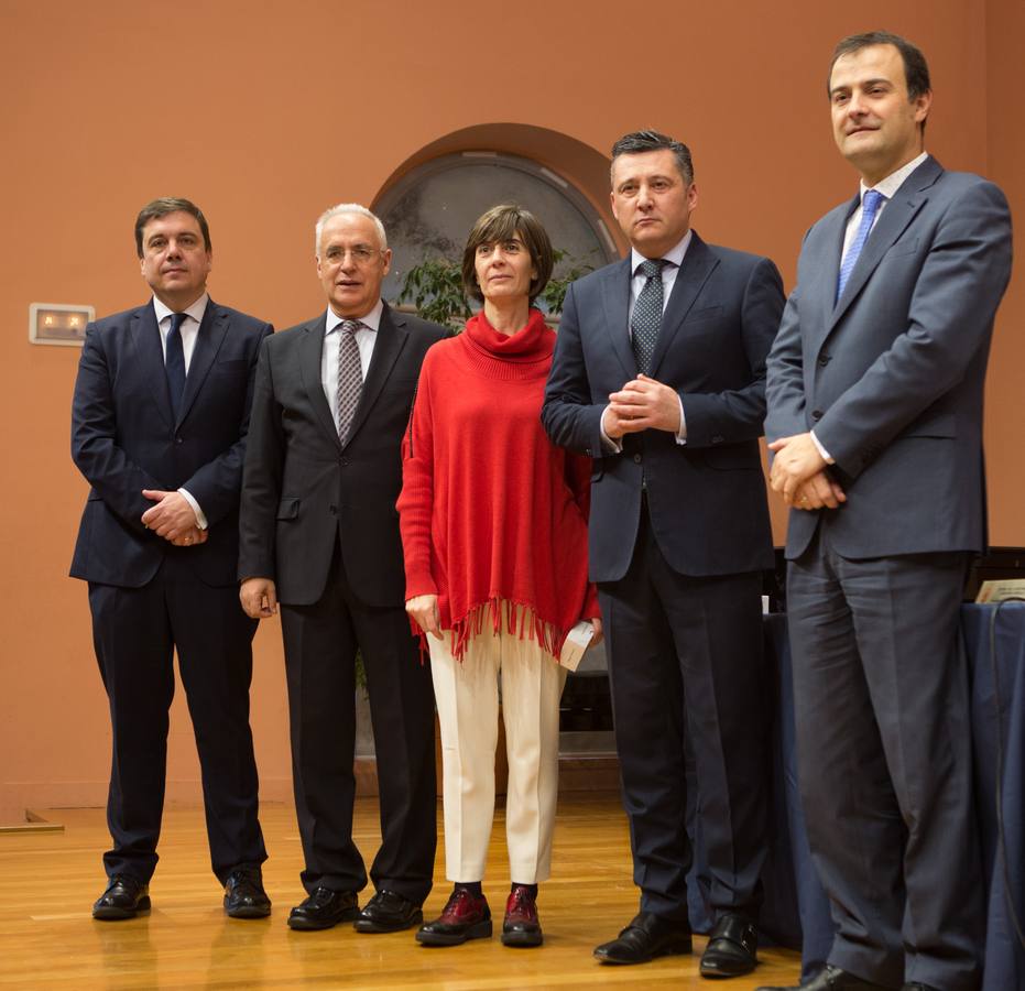 Un total de 57 alumnos y 15 coordinadores y profesores delegados de La Rioja han sido reconocidos hoy como destacados por su "de excelencia académica"