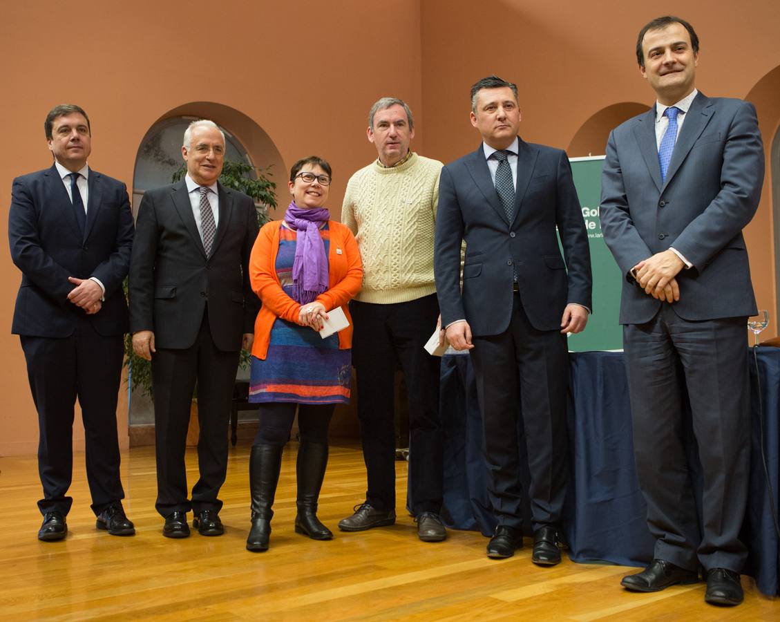 Un total de 57 alumnos y 15 coordinadores y profesores delegados de La Rioja han sido reconocidos hoy como destacados por su "de excelencia académica"