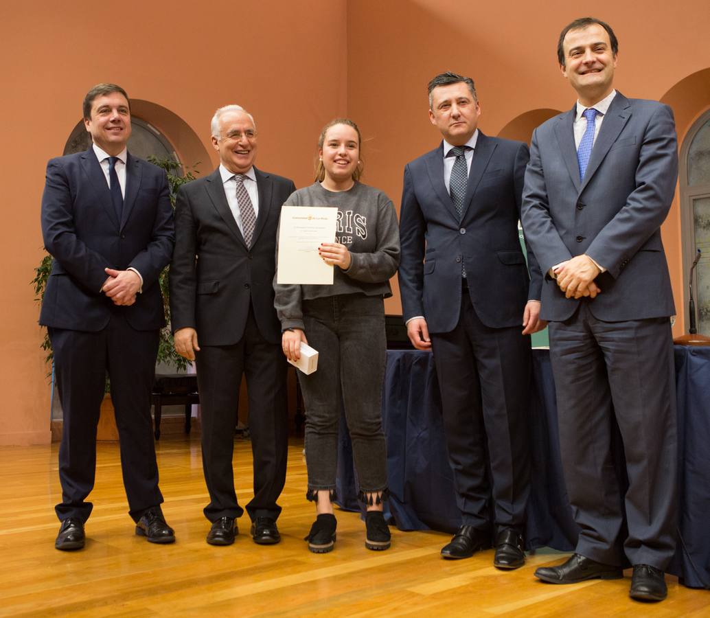 Un total de 57 alumnos y 15 coordinadores y profesores delegados de La Rioja han sido reconocidos hoy como destacados por su "de excelencia académica"