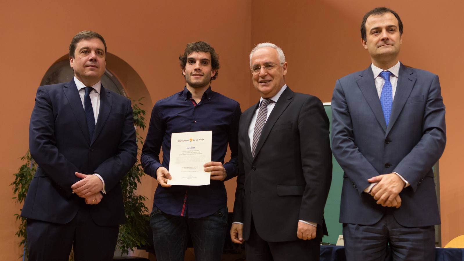 Un total de 57 alumnos y 15 coordinadores y profesores delegados de La Rioja han sido reconocidos hoy como destacados por su "de excelencia académica"