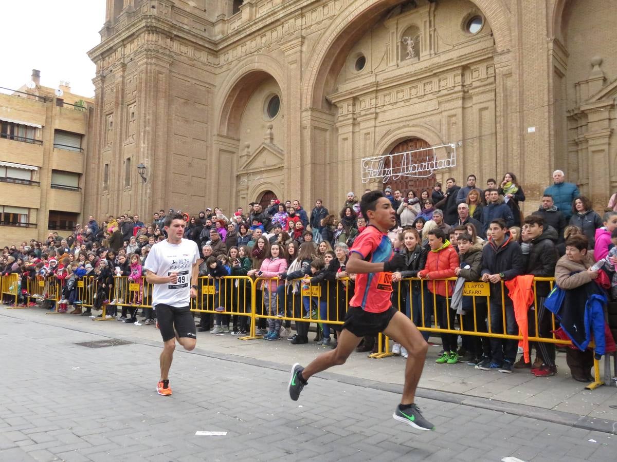 Las imágenes de la carrera de Nochevieja por las calles de Alfaro