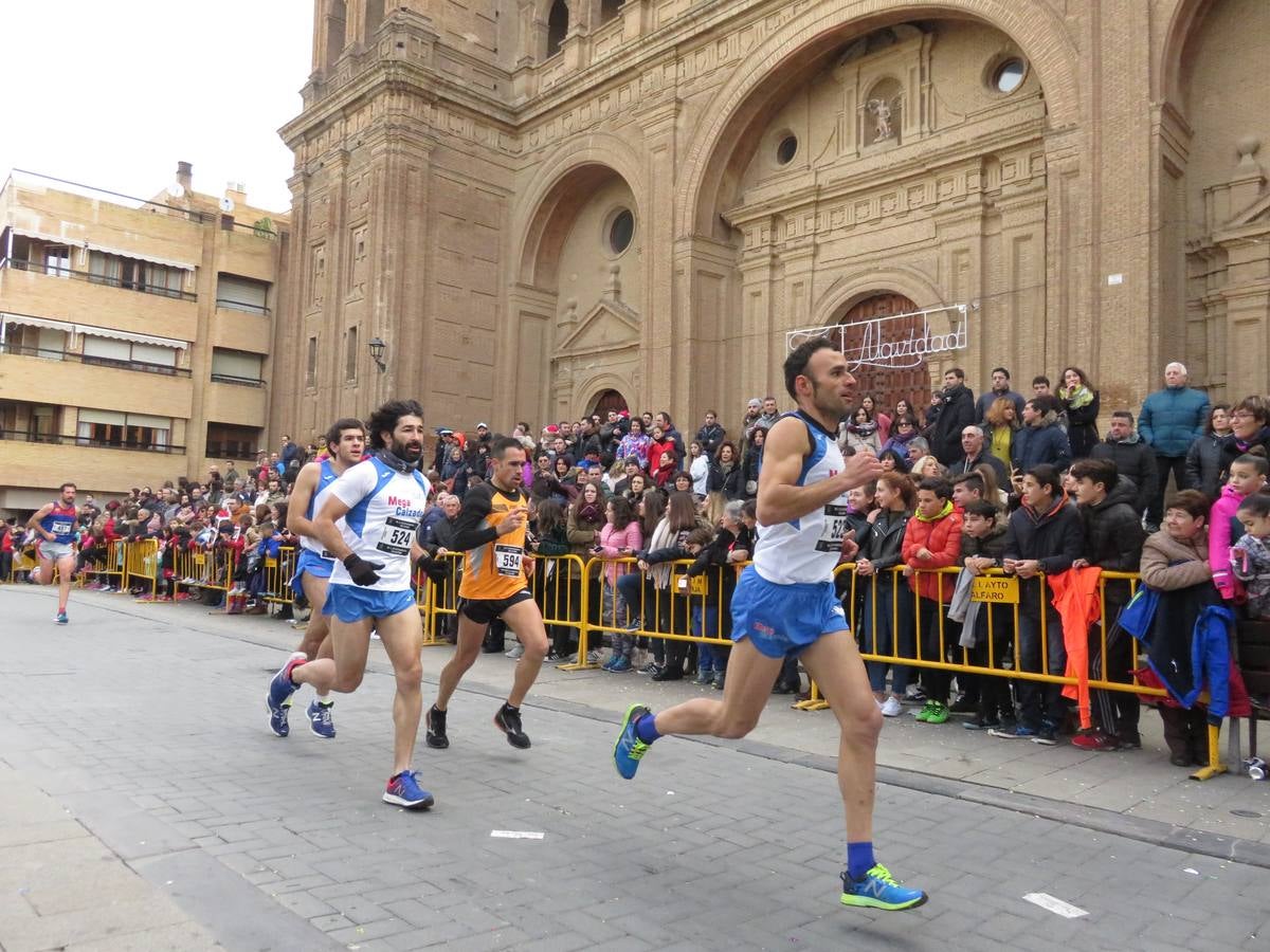 Las imágenes de la carrera de Nochevieja por las calles de Alfaro