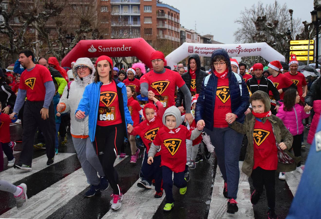 La carrera pasada por agua de papás y pequeños por las calles de la capital