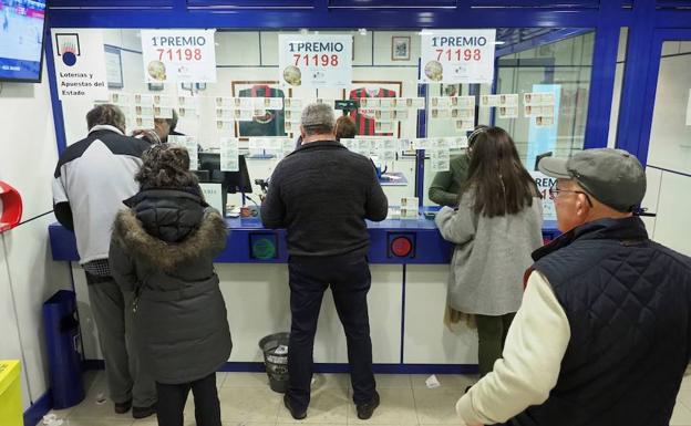 Vista del interior de una administración de lotería. 