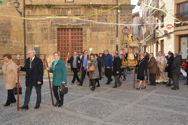 Procesión con la imagen por la plaza del Santo. :: ramiro varona