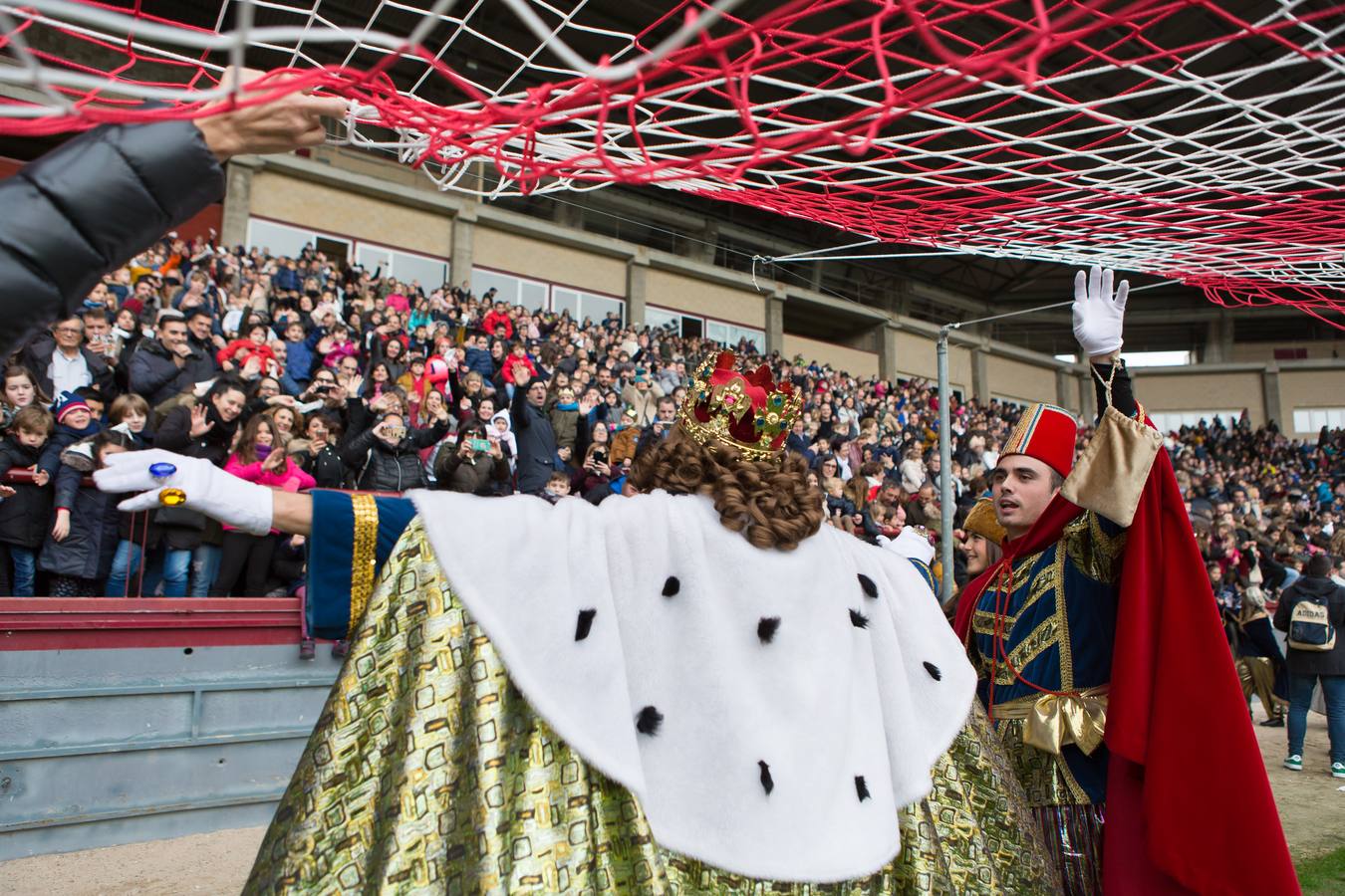 Todos querían darle la mano a Melchor, Gaspar y Baltasar