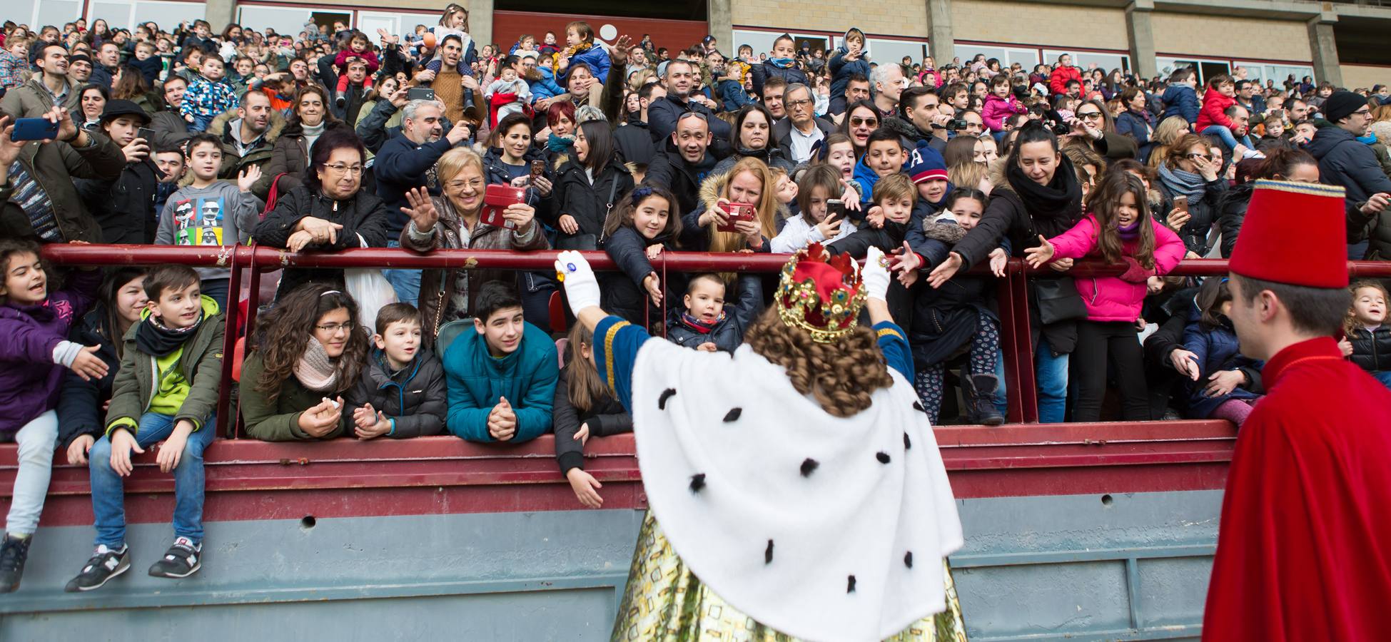 Todos querían darle la mano a Melchor, Gaspar y Baltasar