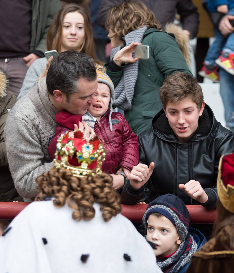 Todos querían darle la mano a Melchor, Gaspar y Baltasar