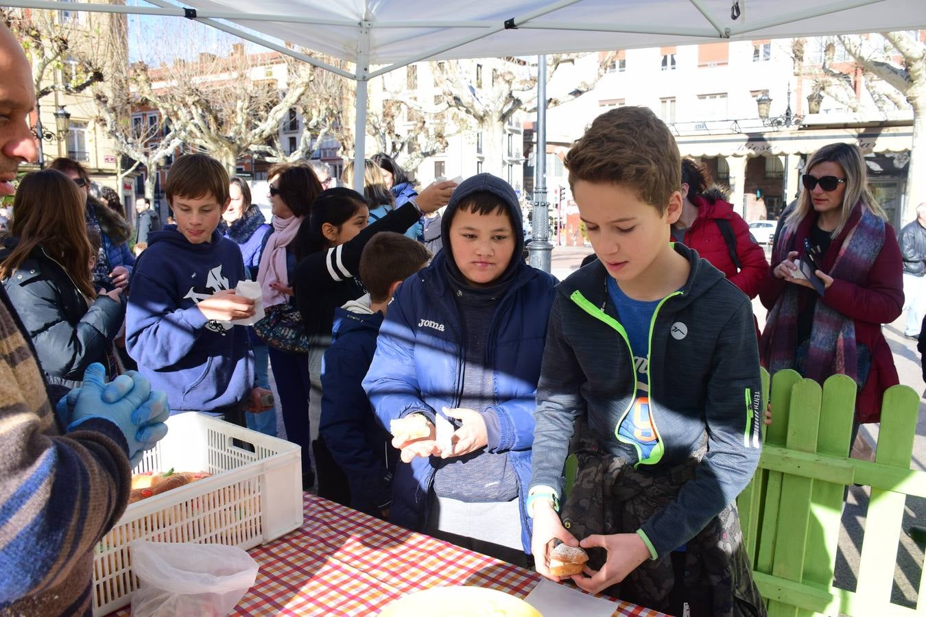 La actividad se enmarca dentro de Logroño es Navidad, el programa que el Ayuntamiento, organiza (con cerca de 400 actividades desde el 15 de diciembre al 7 de enero) con la colaboración de la Cámara de Comercio y de 50 asociaciones y colectivos de la ciudad