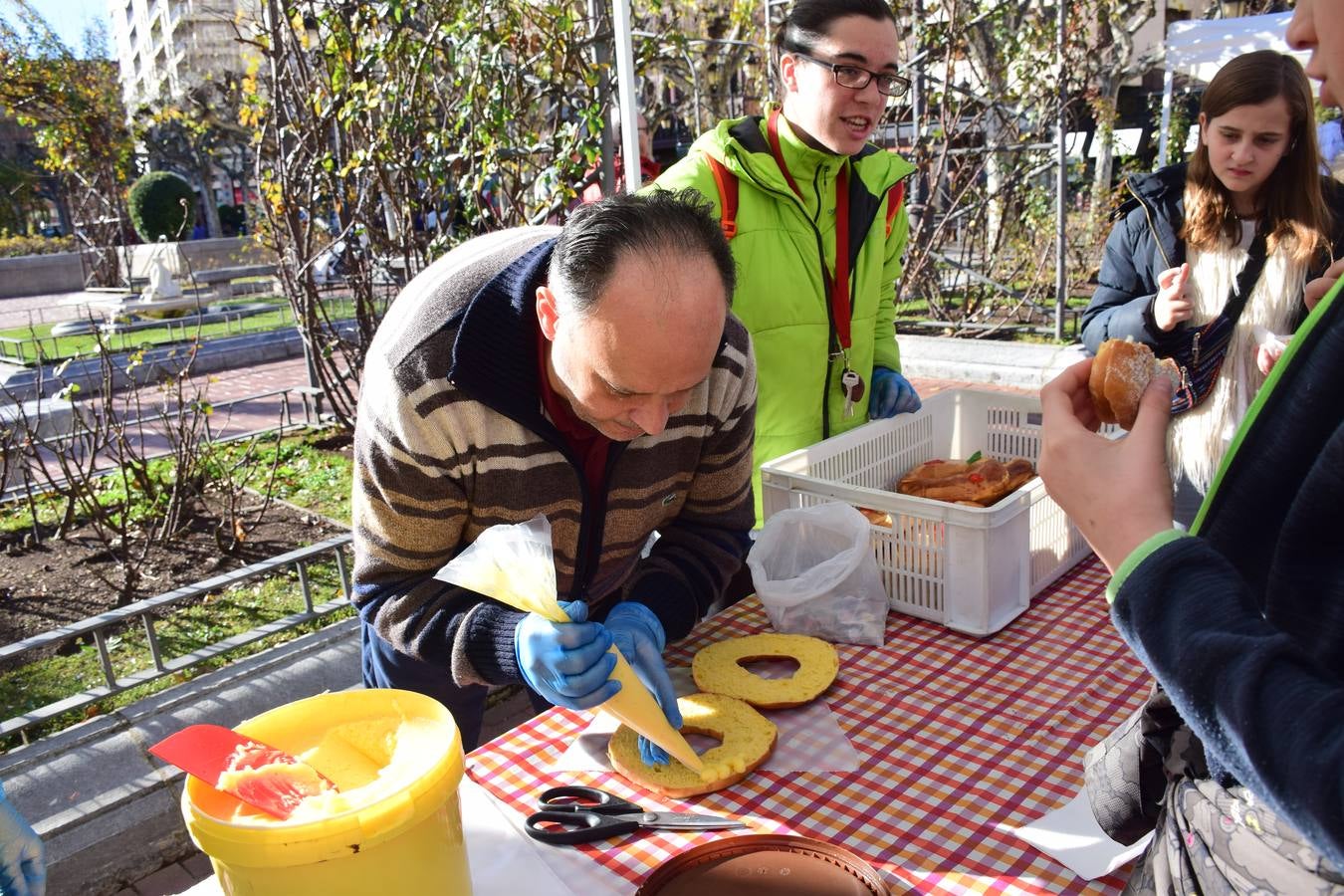 La actividad se enmarca dentro de Logroño es Navidad, el programa que el Ayuntamiento, organiza (con cerca de 400 actividades desde el 15 de diciembre al 7 de enero) con la colaboración de la Cámara de Comercio y de 50 asociaciones y colectivos de la ciudad