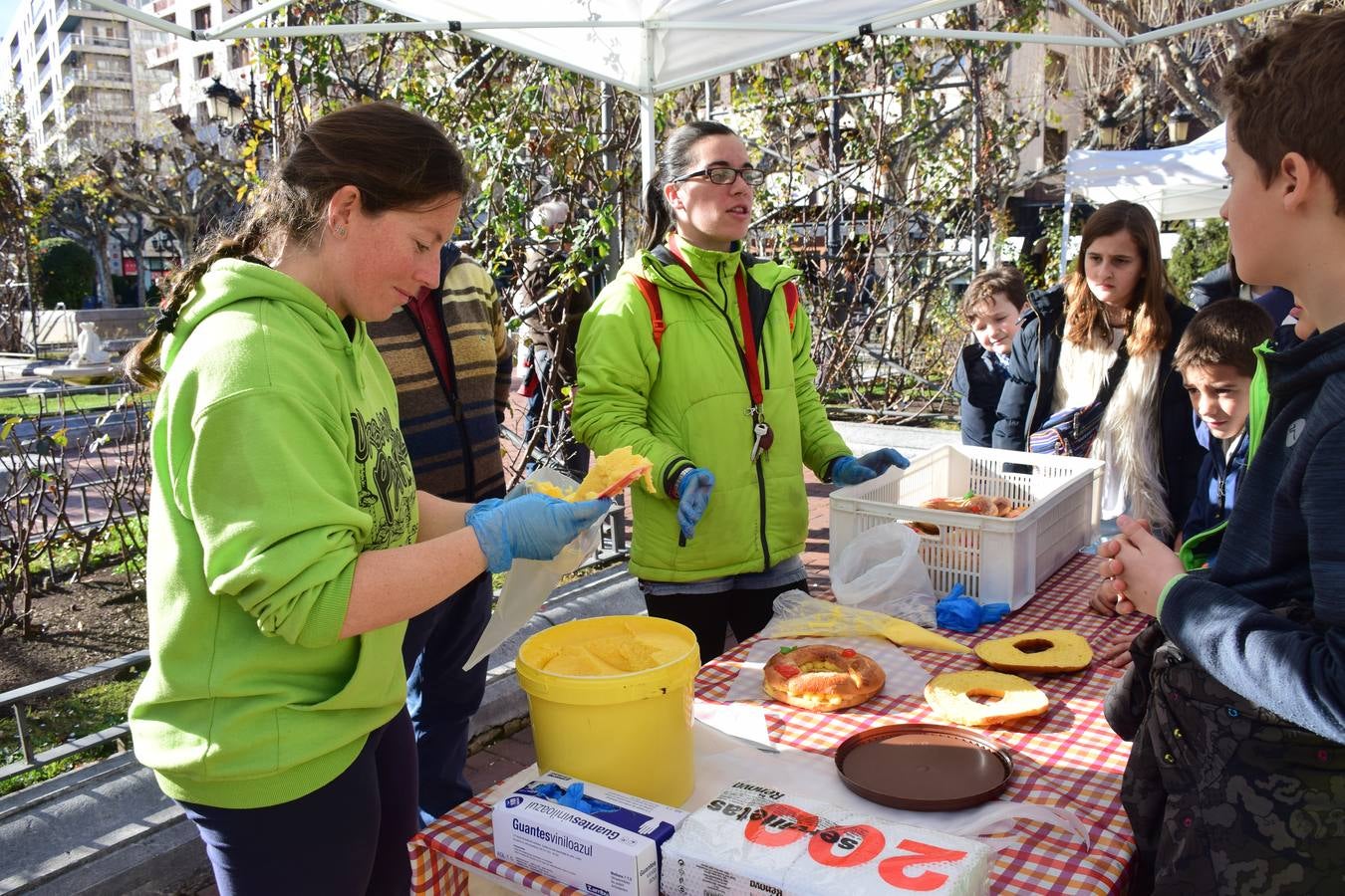 La actividad se enmarca dentro de Logroño es Navidad, el programa que el Ayuntamiento, organiza (con cerca de 400 actividades desde el 15 de diciembre al 7 de enero) con la colaboración de la Cámara de Comercio y de 50 asociaciones y colectivos de la ciudad