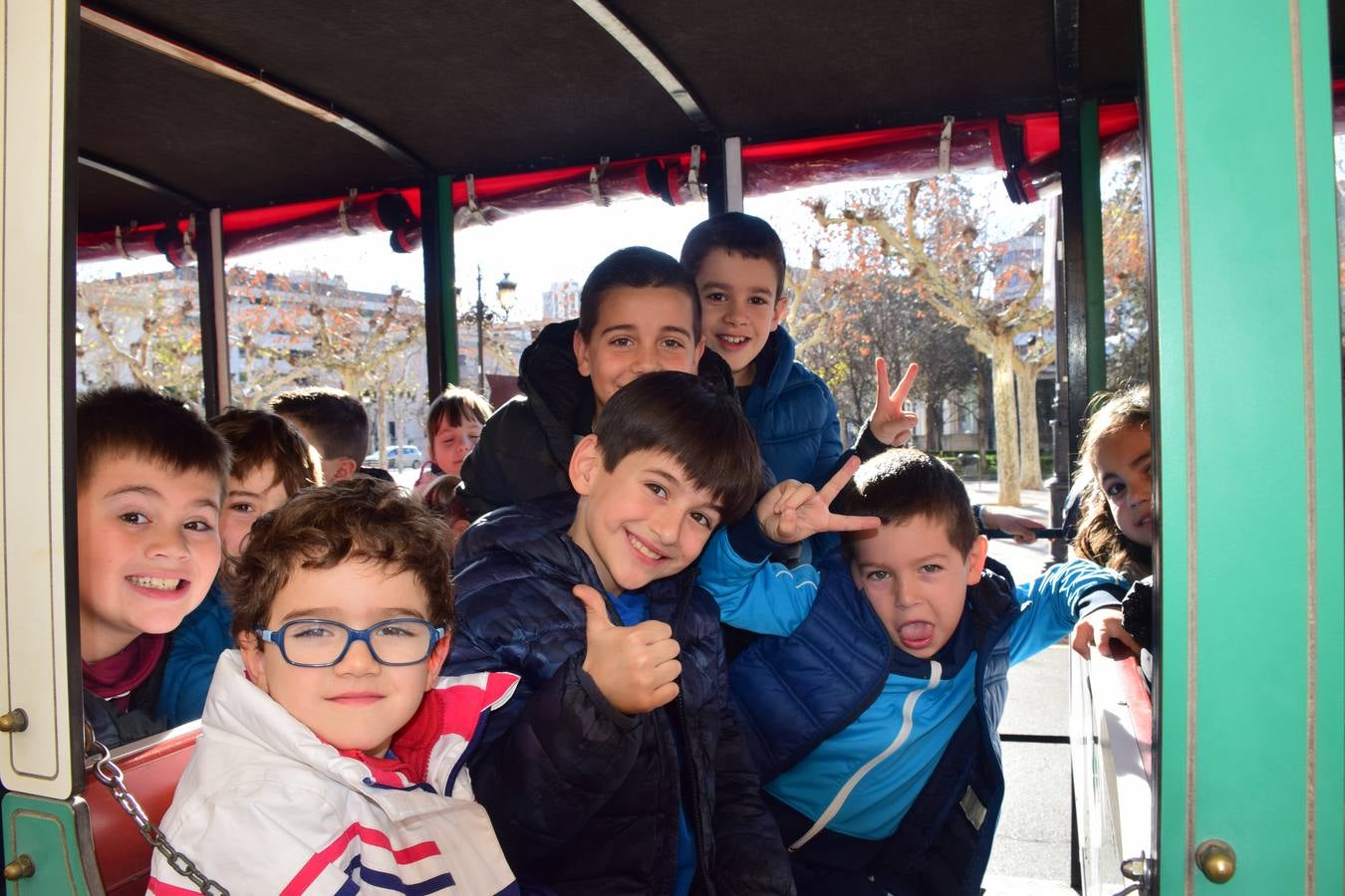 Pequeños y mayores pasean estos días de esta divertida manera por las calles de la capital riojana