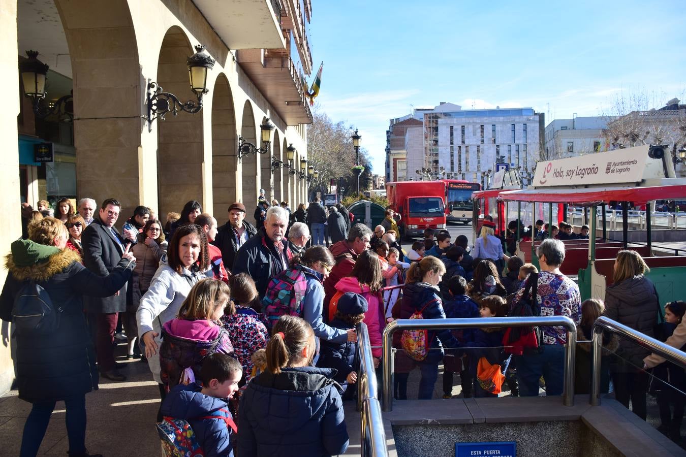 Pequeños y mayores pasean estos días de esta divertida manera por las calles de la capital riojana