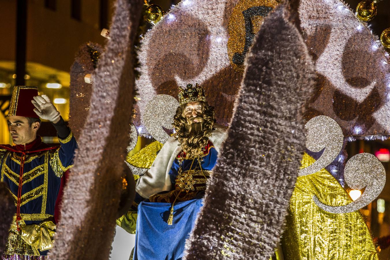 La lluvia no impidió la celebración del desfile en el que no faltaron los paraguas