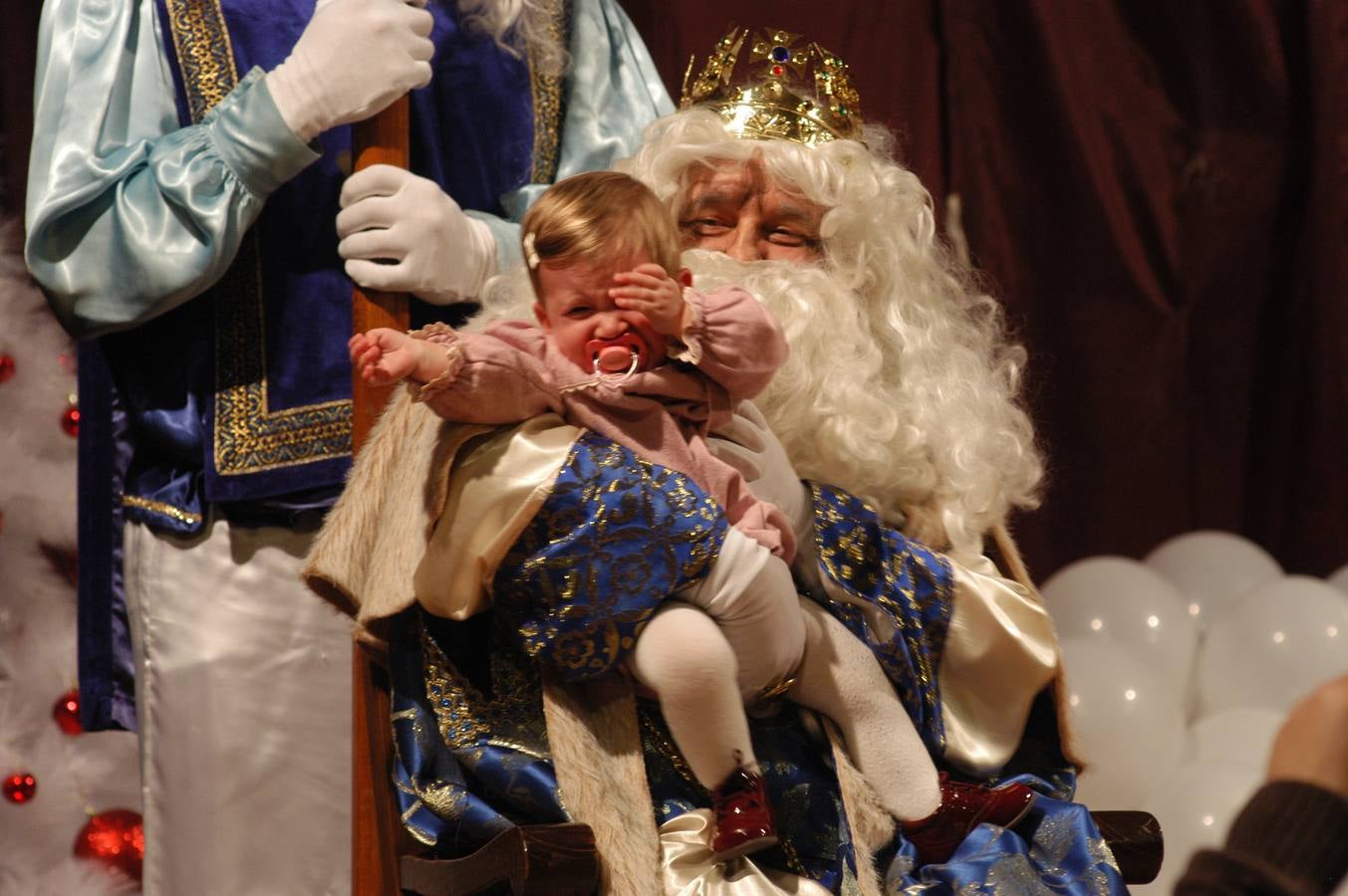 Los más pequeños del municipio disfrutaron de la noche previa a Reyes