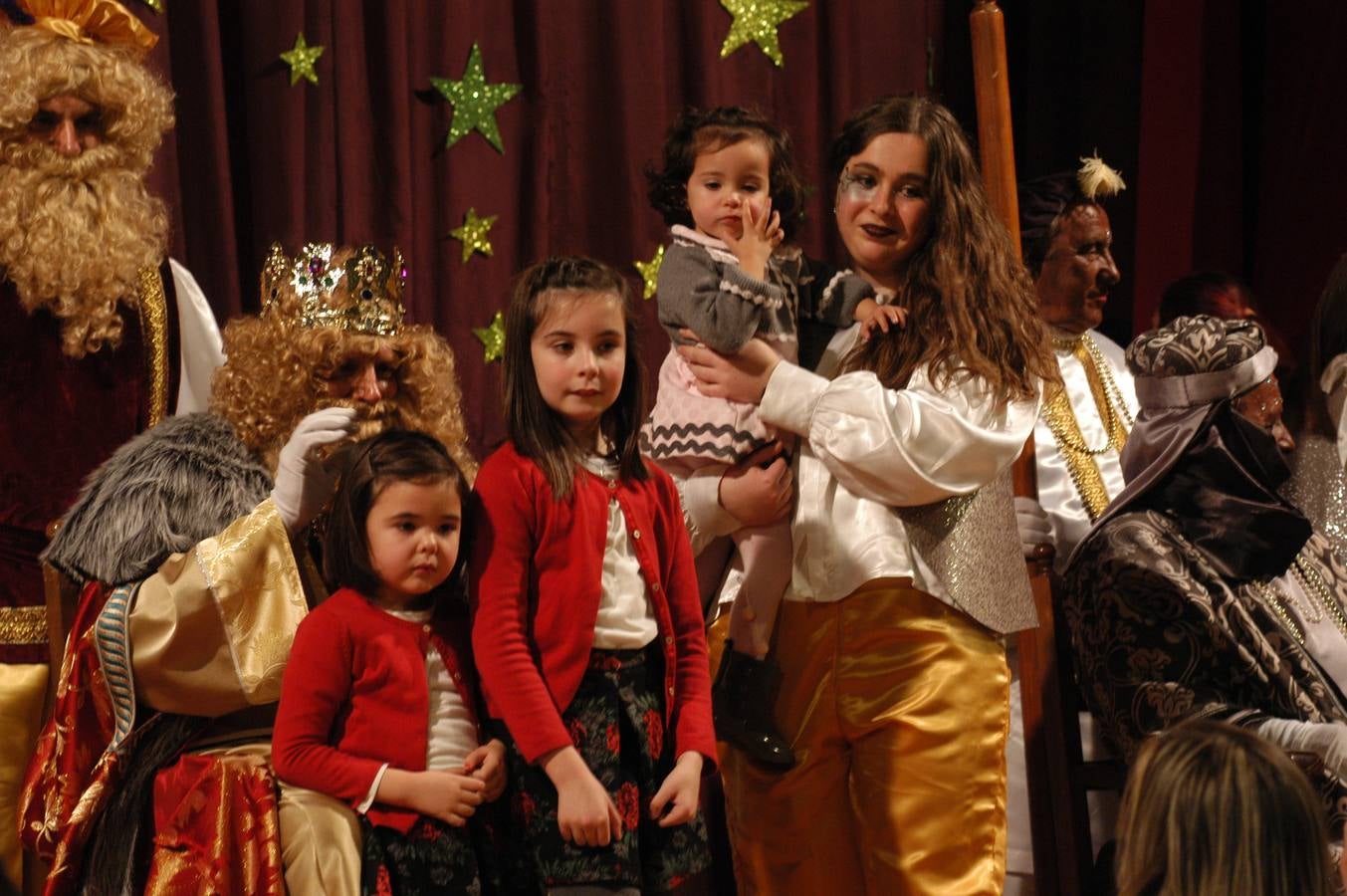 Los más pequeños del municipio disfrutaron de la noche previa a Reyes