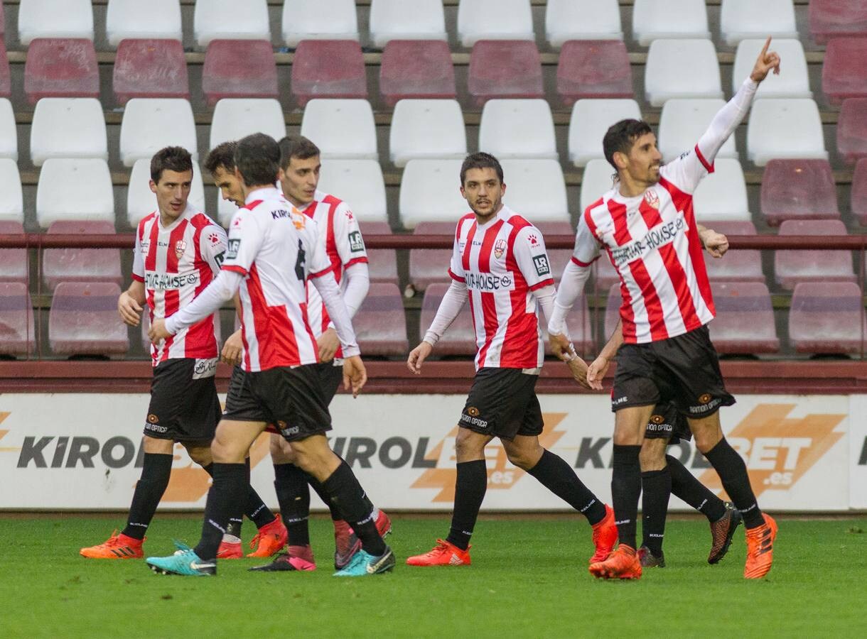 Rayco hace tres goles para poner a sus pies a una afición que vuelve a creer en las opciones de playoff de este equipo