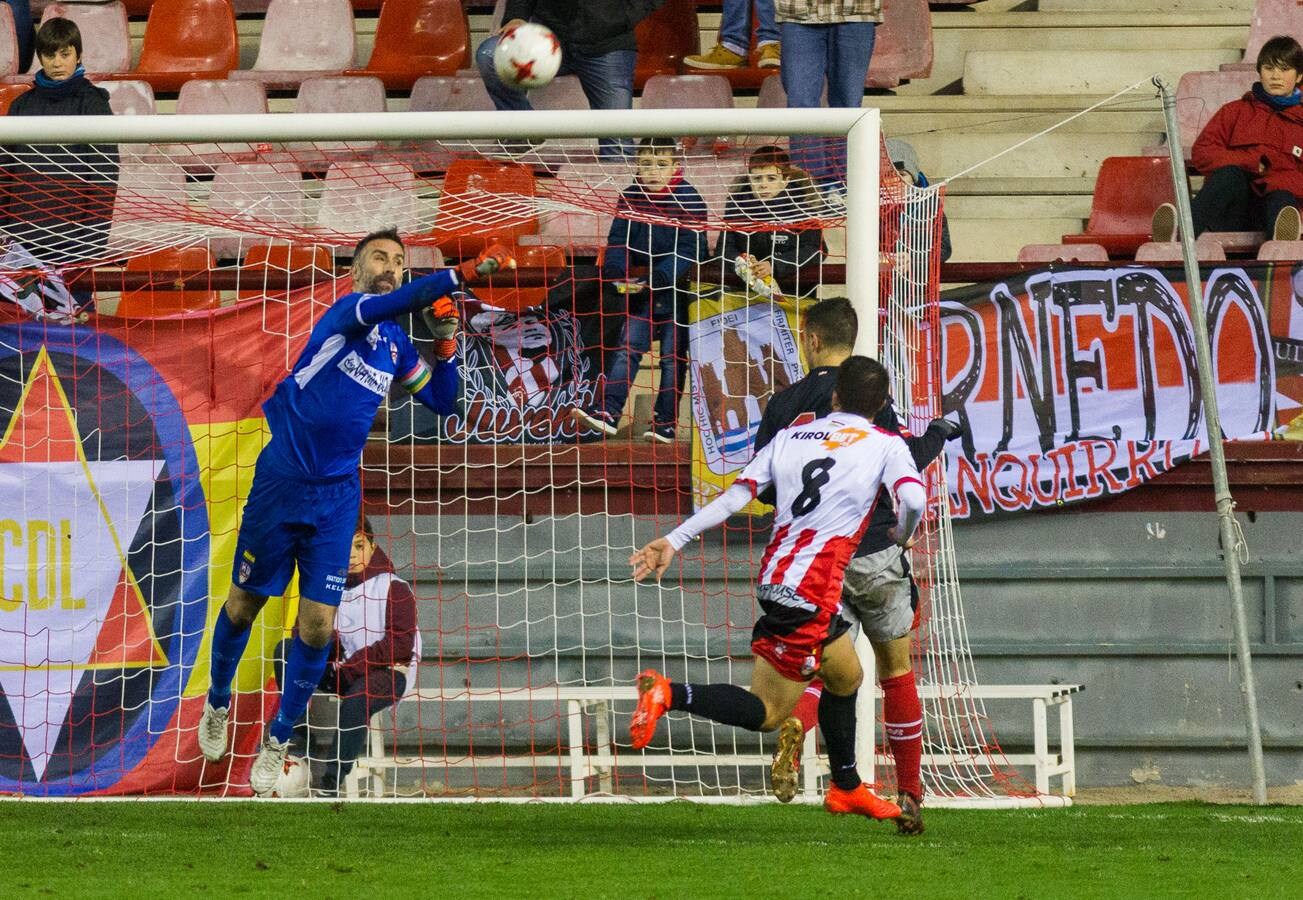 Rayco hace tres goles para poner a sus pies a una afición que vuelve a creer en las opciones de playoff de este equipo