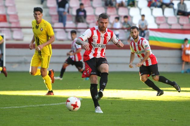 Iván Aguilar, en el partido ante el Osasuna B. :: fernando díaz