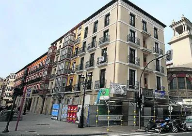 Imagen secundaria 1 - Pendiente de la ITE en la calle Portales. | Edificio reconstruido en Bretón de los Herreros | Edificio que debe pasar la inspección técnica, situado en la calle Portales. 