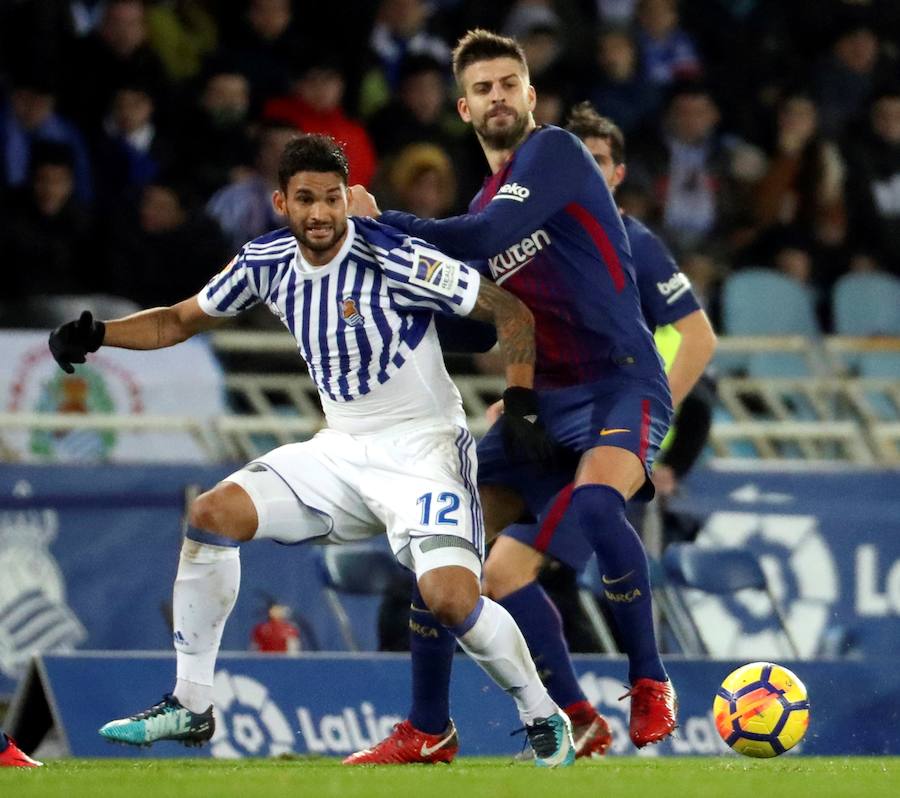 El Barça remonta un 2-0 en Anoeta, acaba con el gafe y completa una primera vuelta casi perfecta, ninguna derrota y único club invicto en Europa.