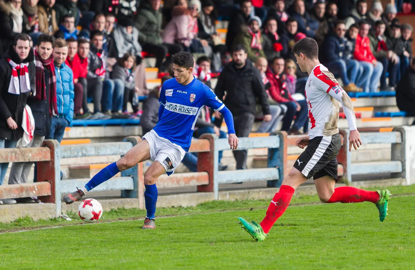 Imágenes del encuentro disputado en el estadio Olarambe, entre el CD Vitoria y la UD-Logroñés, que ha concluido con un empate a 0.