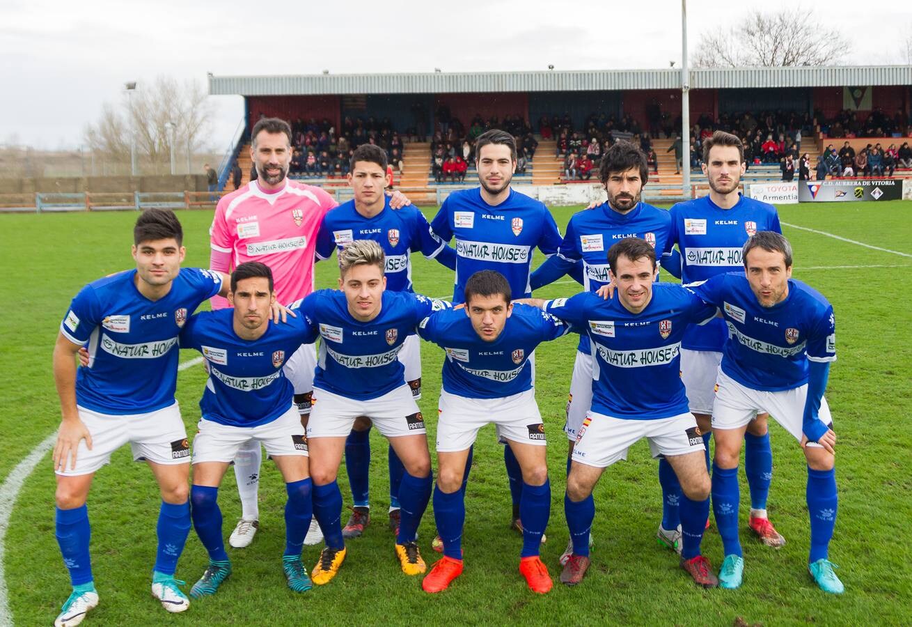 Imágenes del encuentro disputado en el estadio Olarambe, entre el CD Vitoria y la UD-Logroñés, que ha concluido con un empate a 0.