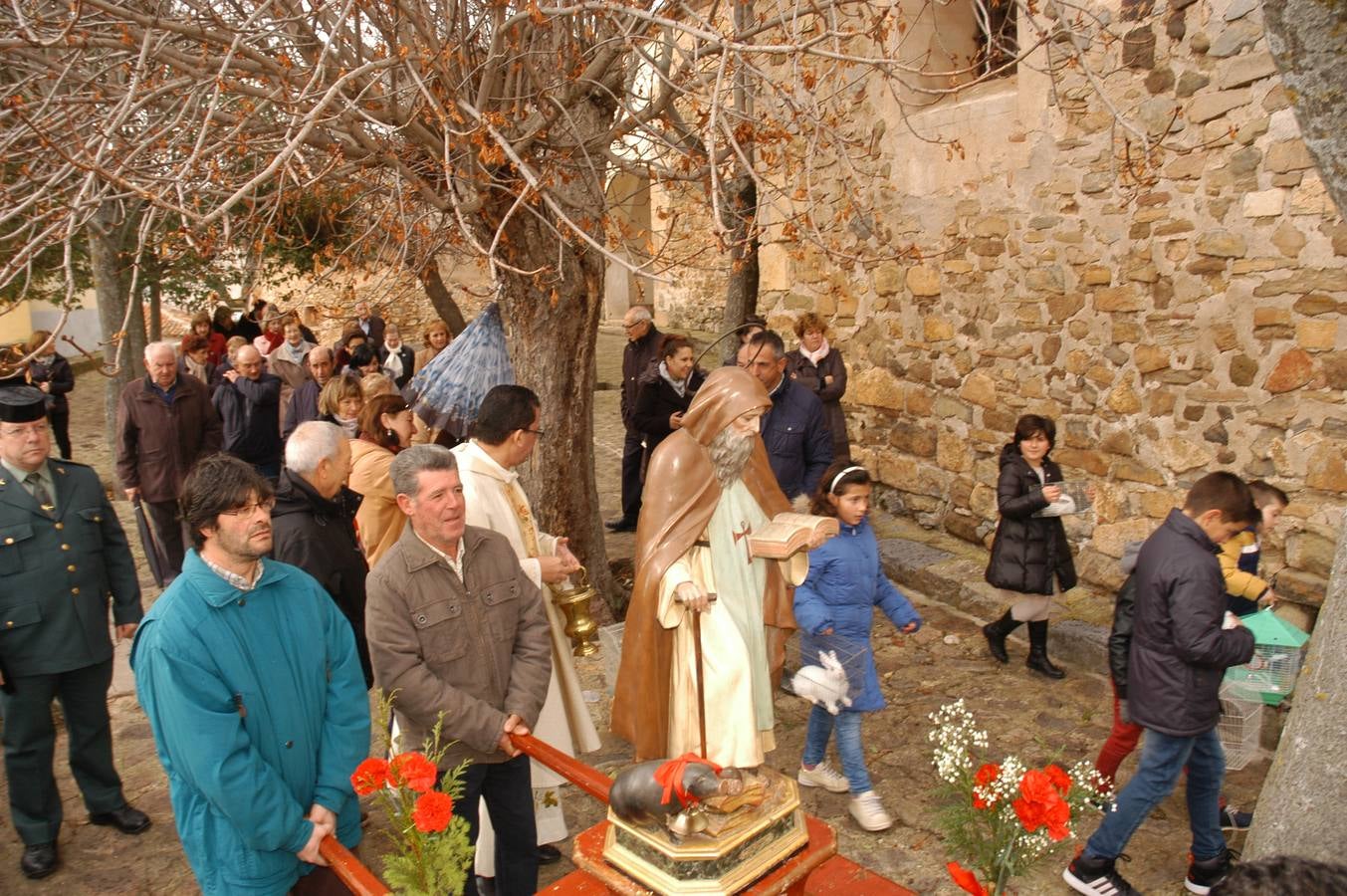 El municipio salió en procesión y bendijo a los animales