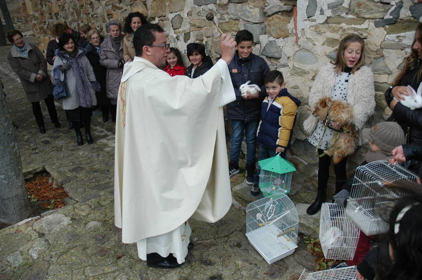 El municipio salió en procesión y bendijo a los animales