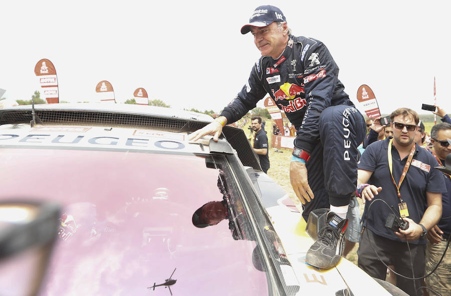 El español Carlos Sainz confirmó su victoria en la categoría de coches del Rally Dakar 2018, tras cinco ediciones consecutivas abandonando, con una gran fiesta en Córdoba (Argentina).