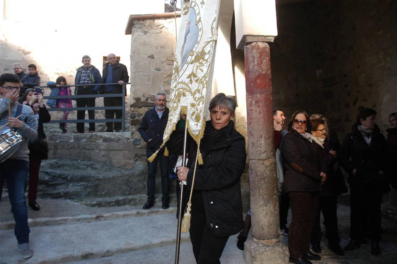 Los festejos en torno a San Antón y San Sebastián se celebran con fervor y alegría en Valdeperillo. La subasta de roscos, a cargo de José Ramón León, sirvió para recaudar 1.600 euros con la asistencia de un centenar de personas