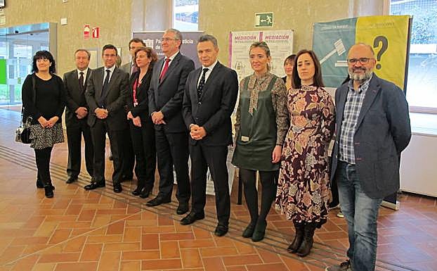 Presentación del punto de información en el vestíbulo del Palacio de Justicia. 